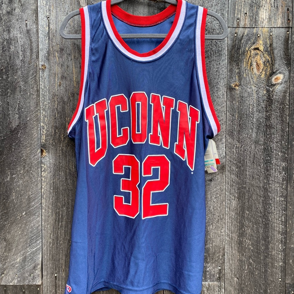 VTG UCONN Basketball jersey #32